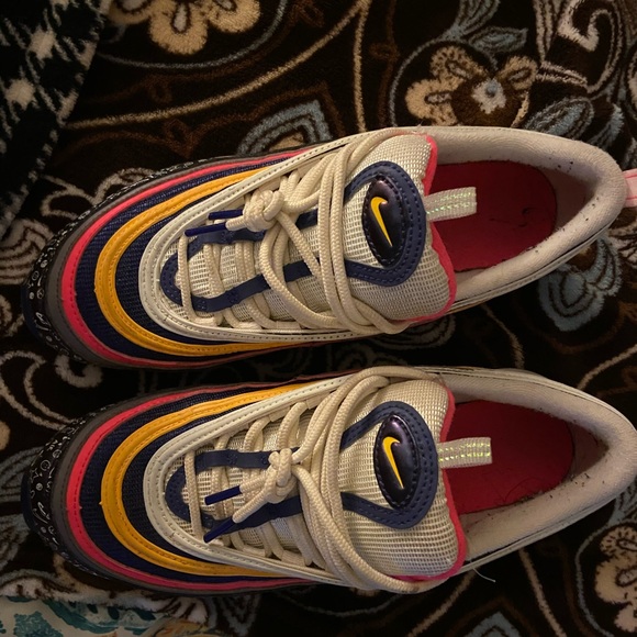 Shoes - Picture 4 of 4